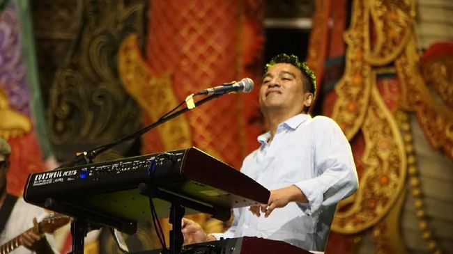Indra Lesmana menunda konser di Jakarta, Bandung, Yogyakarta, dan Bali setelah terkonfirmasi positif Covid-19.
