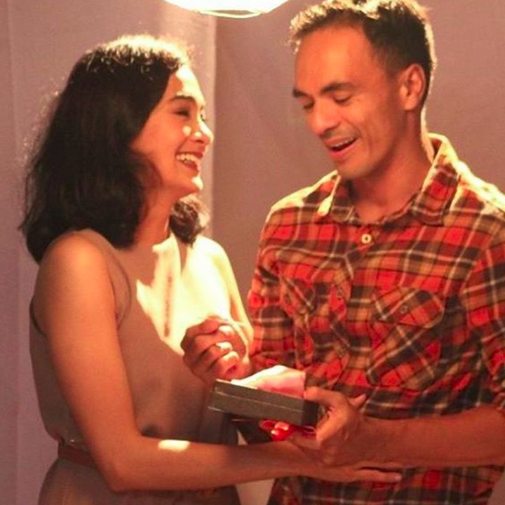 <p>Beginilah momen romantis Attar dan Ananda, Bun. Hmm, kejutan apa sih yang diberi Attar ke sang istri? (Foto: Instagram/ @ananda_faturrahman)  </p>