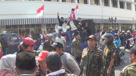 Massa Blokade Hotel Majapahit di Surabaya