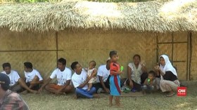 VIDEO: Warga Lombok Bangun Rumah Sementara dari Bambu