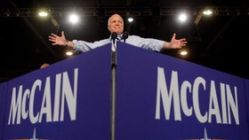 Chuck Schumer Usul Nama Gedung Senat Diubah Jadi John McCain
