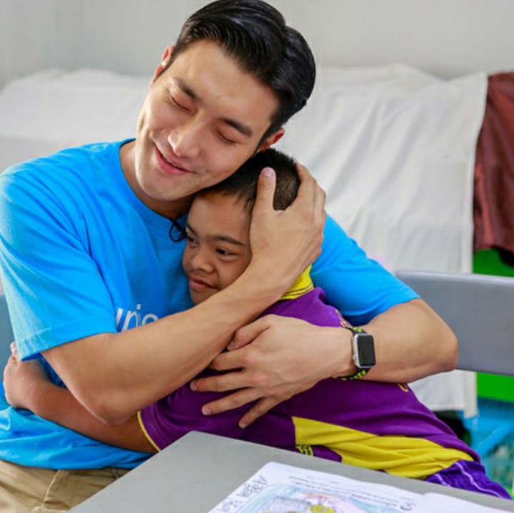 <p>Aih, kebapakan banget ya, Siwon. So sweet! (Foto: Instagram/siwonchoi)</p>