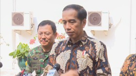 Presiden Jokowi Jenguk BJ Habibie