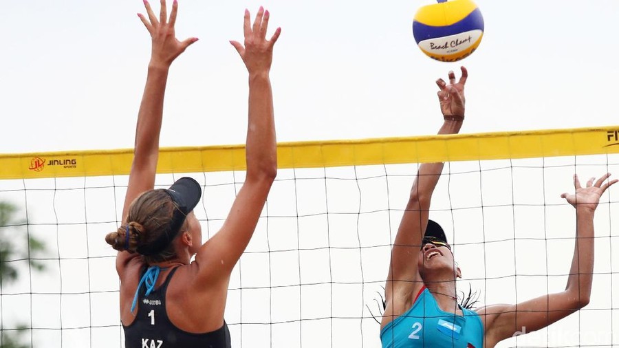 Atlet voli pantai Indonesia Juliana/Utami berhasil mengalahkan tim Kazakstan 2 set sekaligus. Kemenangan itu menghasilkan medali perunggu untuk Indonesia.