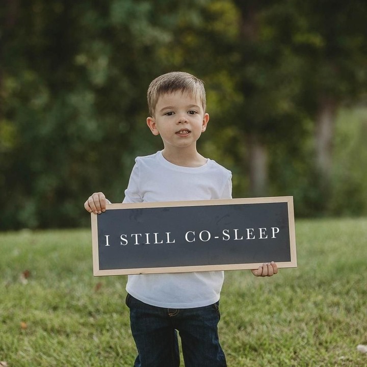 <p>Masalah co-sleep juga kadang menjadi bahan omongan para mom shamers. (Foto: Abbie Fox/ Foxy Photography)</p>
