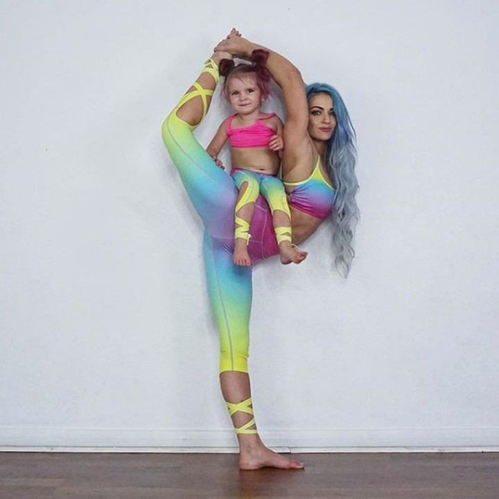 <p>Saking kompaknya, outfit ibu dan anak ini saat olahraga pun harus matching, he-he-he. (Foto: Instagram @charity.grace)</p>