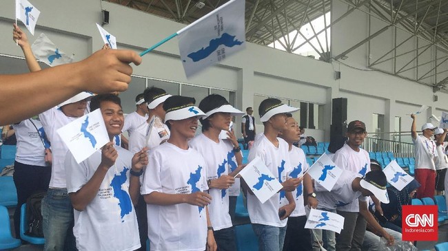 Tim Korea Bersatu yang terdiri atlet dan ofisial dari Korea Selatan dan Korea Utara menyewa belasan orang Indonesia untuk menjadi suporter di Asian Games 2018.