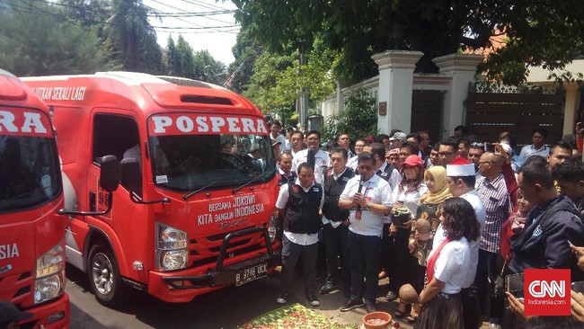 Sebanyak lima bus yang khusus menangkis isu hoaks kepada Jokowi-Ma'ruf Amin, diluncurkan oleh relawan Jokowi. Bus ini akan beroperasi di Jawa Barat.