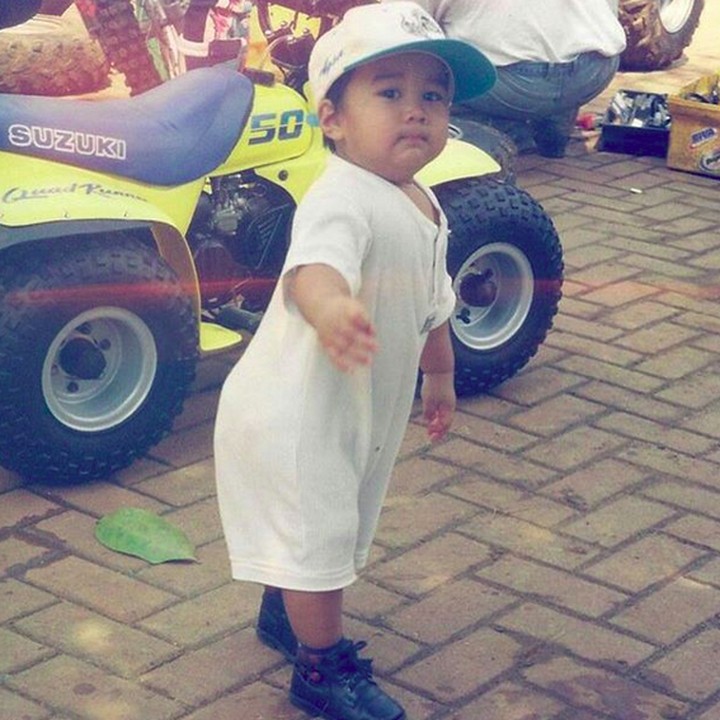 <p>Aqsa mau naik mobil ke mana sih? Ikut dong. (Foto: Instagram/ @aqsaaswar)  </p>