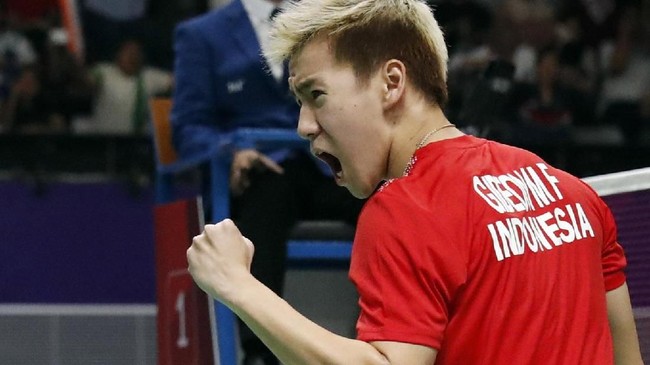 Marcus Fernaldi Gideon mengaku sempat gugup karena Kevin Sanjaya Sukamuljo mengganti raket di tengah pertandingan gim ketiga final ganda putra Asian Games 2018.
