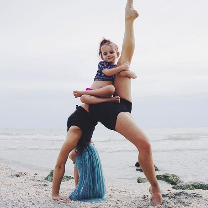 <p>Felicity sering banget ikutan bundanya yoga. (Foto: Instagram @charity.grace)</p>