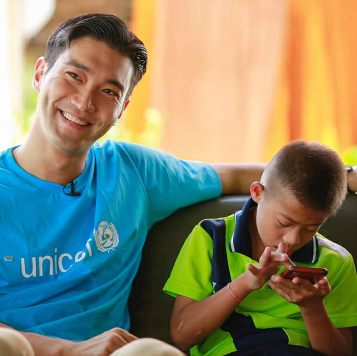 <p>Semangat selalu dan terus berbuat kebaikan pada anak-anak ya Siwon. (Foto: Instagram/siwonchoi)</p>
