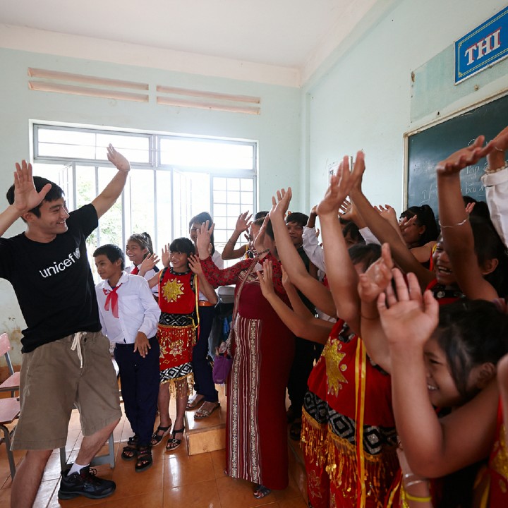 <p>Sebagai salah satu relawan, dalam kampanye UNICEF tahun 2017 Siwon ambil andil dalam program bernama SMile for U. Ini sebuah program edukasi terkait musik hasil kerjasama UNICEF dengan SM Entertainment. (Foto: Instagram/siwonchoi)</p>