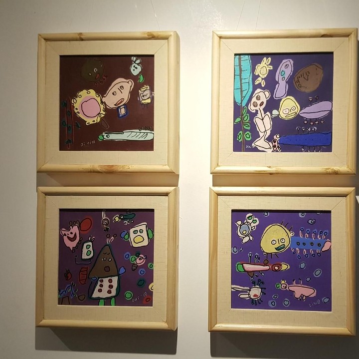 <p>Empat hasil karya berjudul 'Monster', 'Ular Terbang', '5 Menit Lagi Pulang' dan 'Main di Taman' ini adalah hasil karya Dwi Andini Ma'ruf. Dwi Andini adalah penyandang mikrosefali, kelainan pada saraf otak yang menyebabkan keterlambatan pertumbuhan dan tempurung kepala tidak terbentuk sempurna.</p>