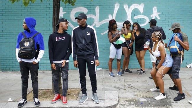 FOTO: Musik, Tari dan Kostum Pemersatu Notting Hill