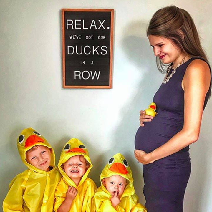 <p>Ibaratnya, Charlotte sudah punya tiga bebek nih dan bebek yang paling kecil akan datang sebentar lagi. (Foto: Instagram/ @cbchatman)  </p>