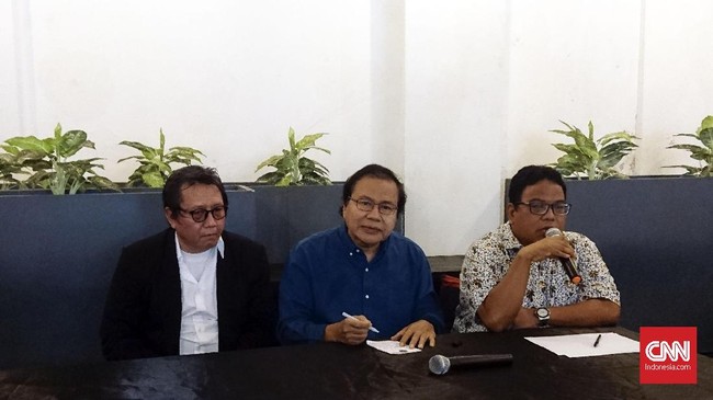 Rizal Ramli meminta Presiden Joko Widodo tak melarang gerakan #2019GantiPresiden sebab menurutnya larangan itu justru merupakan kemunduran demokrasi.