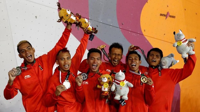 Keberhasilan Muhammad Hinayah yang berhasil meraih medali emas panjat dinding nomor estafet beregu Asian Games 2018 membuat ayahnya nyaris pingsan.