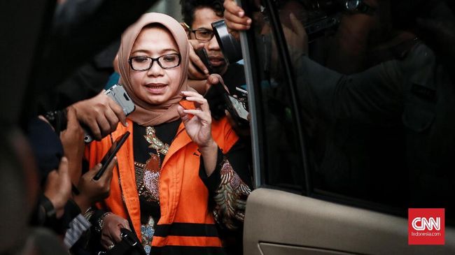 Setor Rp1,25 M, Eni Minta Golkar Kembalikan Sisa Uang Suap Eni mengatakan uang sisa korupsi proyek PLTU Riau-1 sebanyak Rp2 miliar menjadi tanggung jawab Partai Golkar untuk mengembalikan ke KPK.