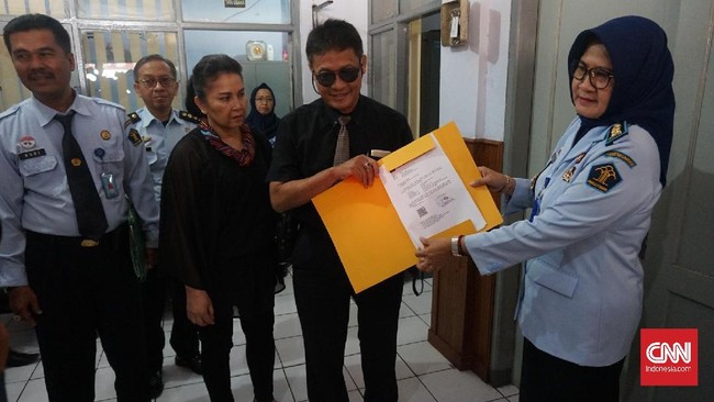 Pollycarpus akhirnya mengirup udara bebas. Dia menyatakan kini tak punya beban lagi setelah bebas murni dari penjara.