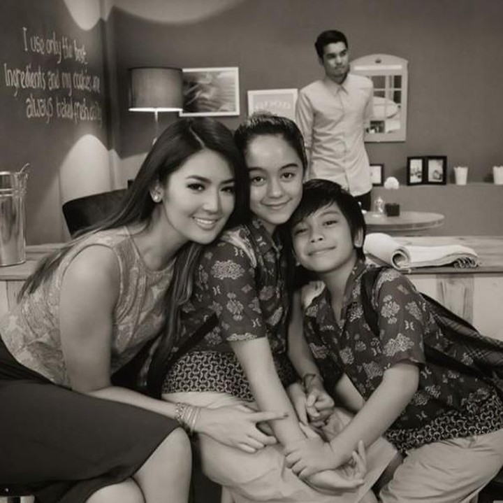 <p>Senyumnya manis semua seperti gula, he-he. (Foto: Instagram @mariaselena_)</p>