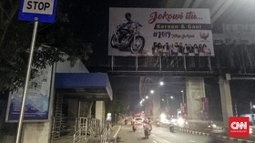 Jubir Jokowi Bantah Baliho #2019TetapJokowi Dipasang Timses