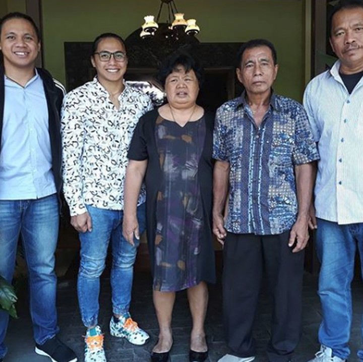 <p>Lirpa juga selalu menyempatkan waktu untuk family time di sela-sela kesibukannya. (Foto: Instagram @manganang)</p>