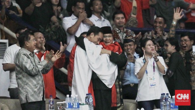 Sekjen PDIP Hasto Kristiyanto  menuturkan momen tersebut membuktikan bahwa olahraga menyatukan masyarakat yang memiliki perbedaan pandangan politik.