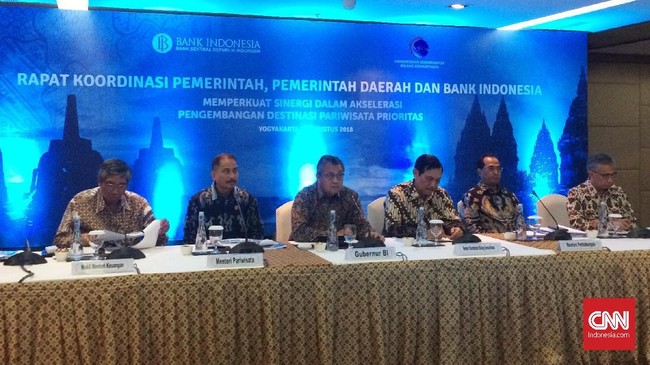 Pemerintah, BI dan OJK merancang sembilan strategi untuk memperkuat sektor pariwisata dalam negeri agar defisit neraca transaksi berjalan bisa diatasi.