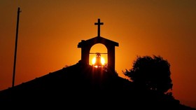 FOTO: Dentang Terakhir Bisnis Lonceng Gereja Yunani