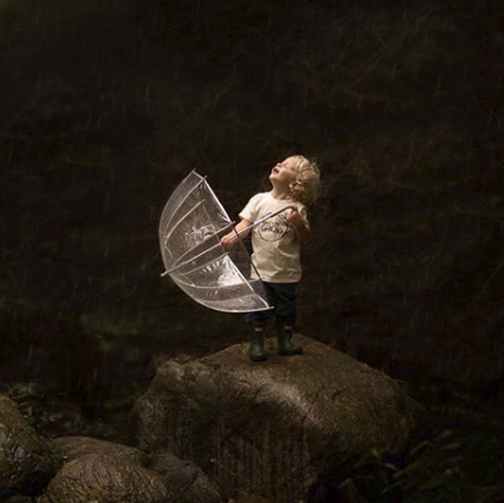 <p>Danielle menggunakan shutter speed tinggi dan lensa long-focus untuk memotret anaknya. (Foto: Instagram @littlefarmphotography)</p>