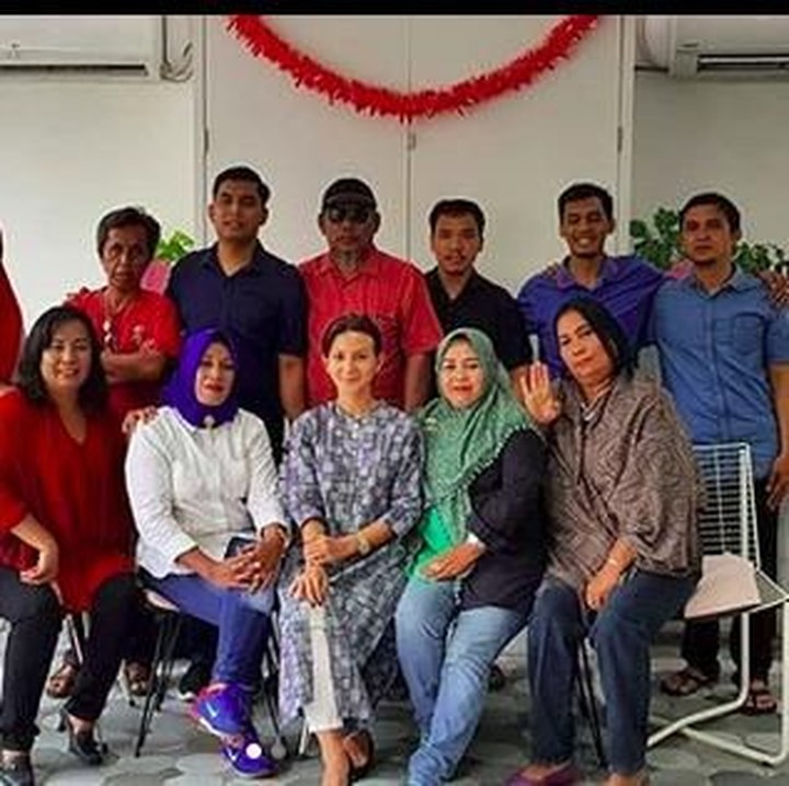 <p>Sebagai mantan anggota DPRD DKI, Wanda masih bertemu dengan relawan di Jakarta Timur. (Foto: Instagram @wanda_hamidah) <br /><br /></p>