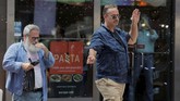 FOTO: Kawanan Lebah Serbu Times Square New York Kawanan lebah menyerbu Times Square, New York, saat makan siang, Selasa (28/8).