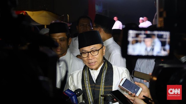 Mencontoh pelukan antara Jokowi dan Prabowo, Zulhas berharap rakyat Indonesia dapat mencontoh kehangatan itu di tengah suhu panas politik jelang Pilpres 2019.