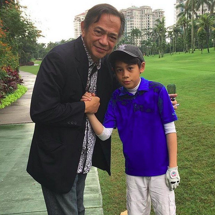 <p>Saat seorang anak ikut turnamen, kehadiran sang kakek memang bisa jadi sumber semangat yang amat berarti. Ya kan, Bun? (Foto: Instagram/ @raysahetapy)  </p>