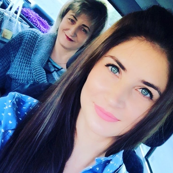 <p>Kristina Karapetyan adalah salah satu andalan tim voli Kazakhstan yang saat di luar lapangan dekat banget dengan keluarganya. Nah, ini saat Kristina sedang pergi bersama sang bunda. (Foto: Instagram @krisik_karapetyan)</p>