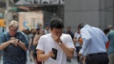 FOTO: Kawanan Lebah Serbu Times Square New York Kawanan lebah menyerbu Times Square, New York, saat makan siang, Selasa (28/8).