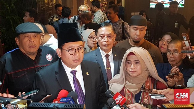 Fadli Zon dan Neno Warisman tidak memenuhi undangan klarifikasi pada Selasa (5/3). Bawaslu berencana memanggil ulang keduanya, Senin (12/3).