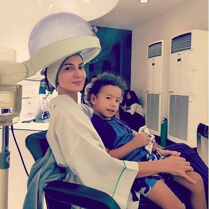 <p>Wanda kerap ditemani Kai, panggilan Malakai, ketika sedang perawatan di salon. (Foto: Instagram @wanda_hamidah)<br /><br /></p>