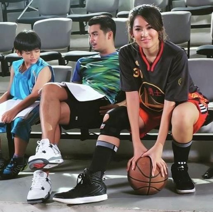 <p>Kira-kira ini persiapan syuting atau akan main basket ya? (Foto: Instagram @mariaselena_)</p>