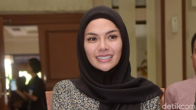 Rasa cinta orang tua tidak akan lekang oleh waktu. Begitu juga cinta Nikita Mirzani pada calon bayinya.