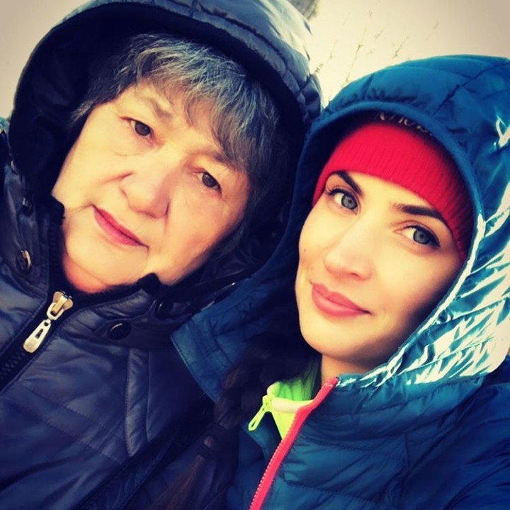 <p>Nah, yang ini Kristina Karapetyan bersama neneknya. Aih neneknya awet muda dan masih cantik ya. (Foto: Instagram @krisik_karapetyan)</p>