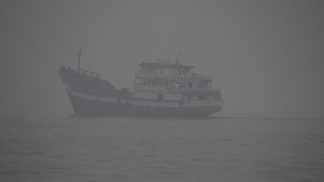 Kapal kargo Sam Ratulangi yang ditemukan terdampar tanpa awak di Myanmar disebut dalam perjalanan ke Bangladesh untuk dibesituakan.