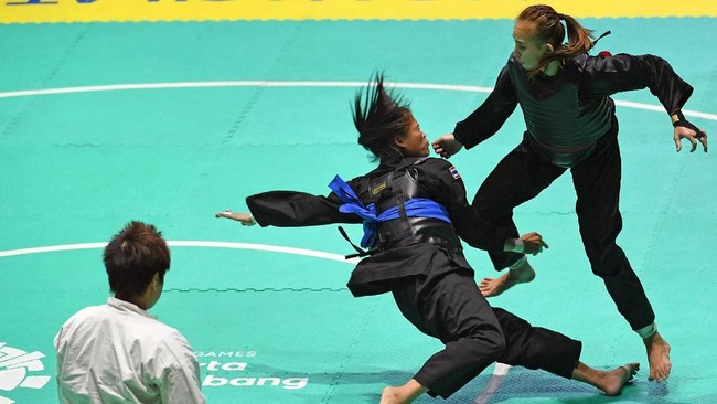 Wewey Wita berhasil meraih emas terakhir untuk Indonesia di cabang olahraga pencak silat Asian Games 2018 kelas 50-55kg.
