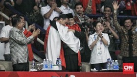 Perang Kata-kata dan Pelukan 'Damai' Jokowi-Prabowo