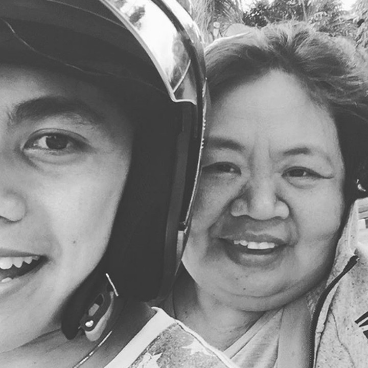 <p>Kalau lagi libur, Lirpa nggak lupa mengajak sang mama jalan-jalan. Seru! (Foto: Instagram @manganang)</p>