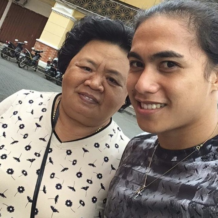 <p>Lirpa juga sering lho mengajak selfie sang mama. Kata Lirpa sang mama adalah malaikat tanpa sayap. So sweet! (Foto: Instagram @manganang)</p>