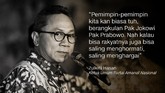 Politik Kesejukan dalam Pelukan Jokowi-Prabowo Dalam momen seusai pengalungan medali emas atlet pencak silat, Jokowi dan Prabowo dipeluk bersama Hanifan Yudani Kusumah yang menurunkan tensi politik.