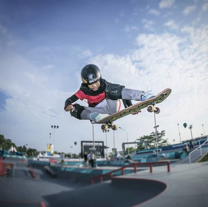 <p>Perkenalkan, Bun, ini Nyimas Bunga Cinta. Nyimas Bunga adalah atlet muda cabang olahraga skateboard yang mengharumkan nama Indonesia di Asian Games 2018 dengan memperoleh medali perunggu. (Foto: Instagram @nyimasbungacinta)</p>