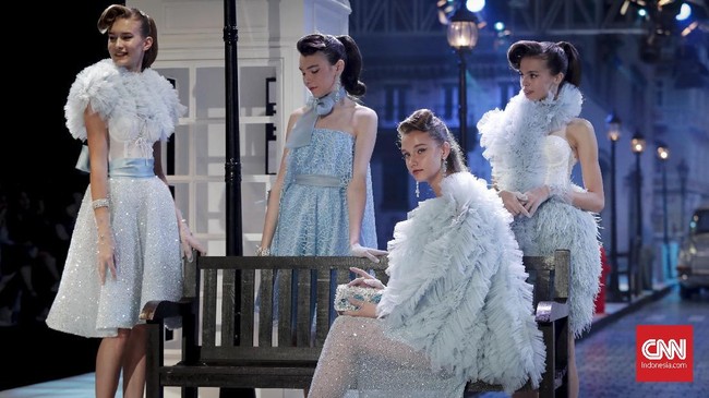 FOTO: Mencari Imaji Audrey Hepburn di Ujung Jalan